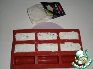 Творожный десерт с полентой и изюмом