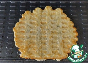 Вафельно-сырные трубочки с форелью Вафельно-сырные трубочки с форелью