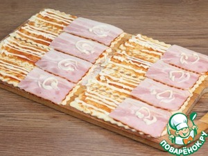 Закусочные слойки с копчено-вареным беконом