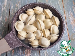 Запеченные пельмени в сырно-сметанном соусе Запеченные пельмени в сырно-сметанном соусе