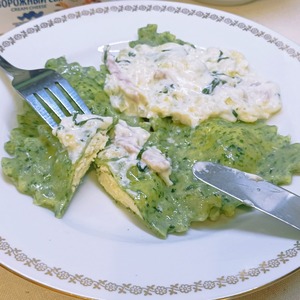 Зеленые равиоли с чесночным соусом Зеленые равиоли с чесночным соусом