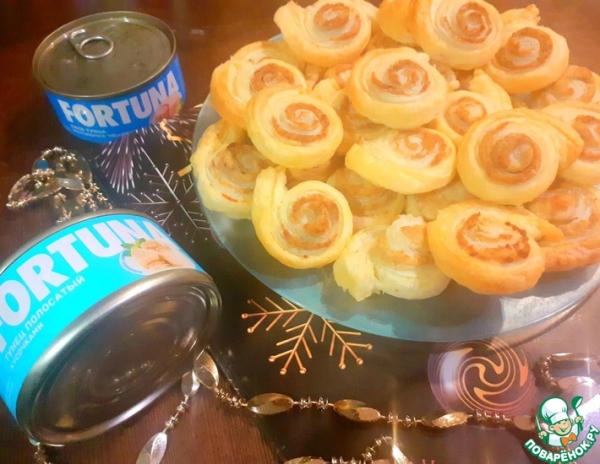 Слоеные "улитки" с тунцом