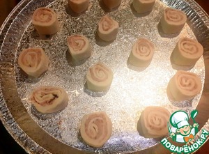 Слоеные "улитки" с тунцом