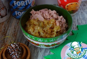 Заливной пирог с тунцом и жареным луком