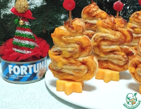 Слойки "Елочки" с тунцом Слойки "Елочки" с тунцом