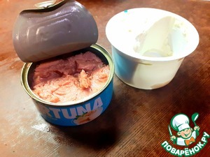 Слоеные "улитки" с тунцом