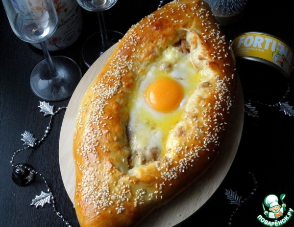 А-ля "Хачапури" с тунцом