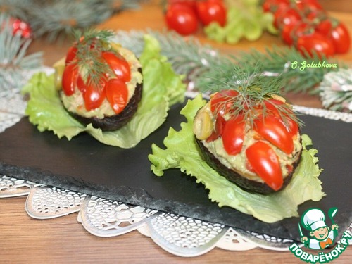 Авокадо, фаршированный тунцом и вяленым перцем Авокадо, фаршированный тунцом и вяленым перцем