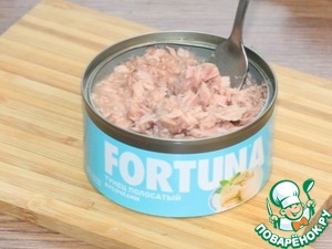 Авокадо, фаршированный тунцом и вяленым перцем Авокадо, фаршированный тунцом и вяленым перцем