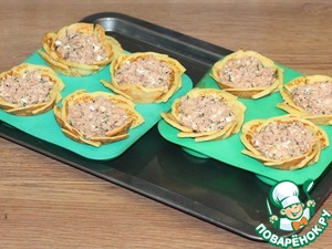 Блинные корзиночки с начинкой из тунца