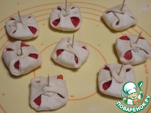 Слойки с тунцом и помидорами