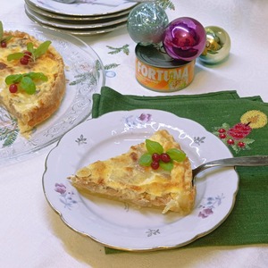 Киш с сыром и тунцом