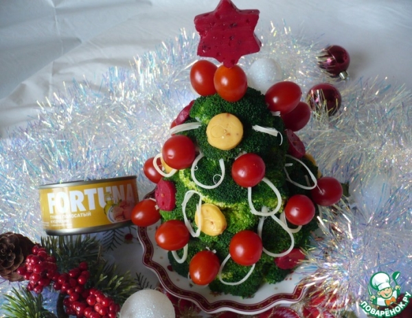 Елка из овощей и тунца Елка из овощей и тунца