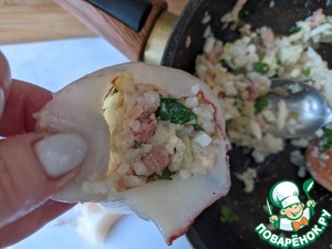 Кальмары, фаршированные тунцом и рисом