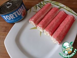 Крабовые палочки, фаршированные тунцом и сыром