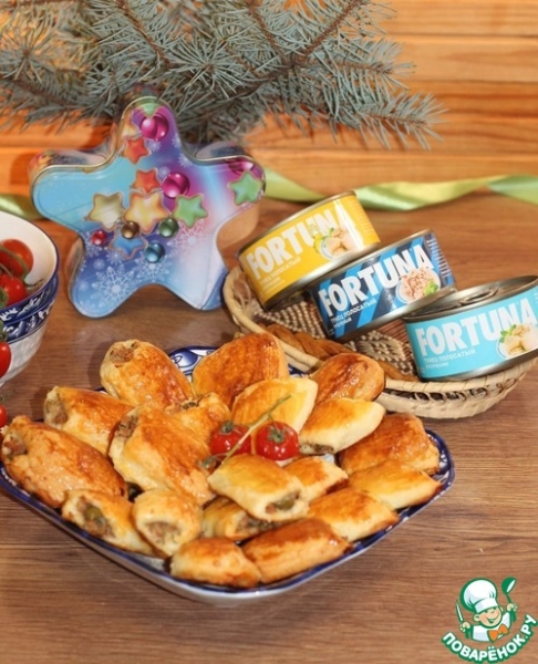 Мини-слойки с тунцом и оливками