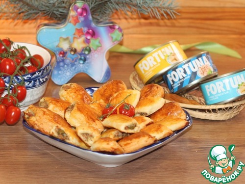 Мини-слойки с тунцом и оливками