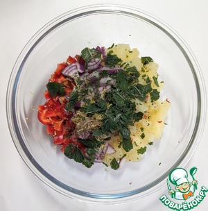 Острый салат с ананасом и фетой