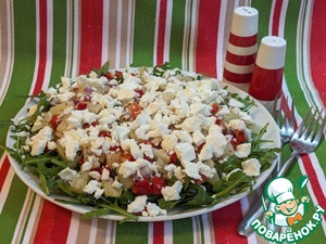 Острый салат с ананасом и фетой