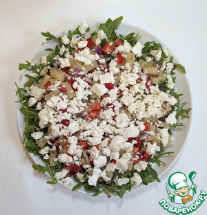 Острый салат с ананасом и фетой