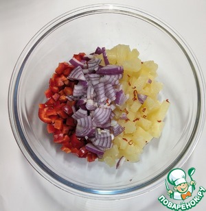 Острый салат с ананасом и фетой