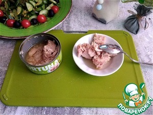 Овощной салат с консервированным тунцом Овощной салат с консервированным тунцом