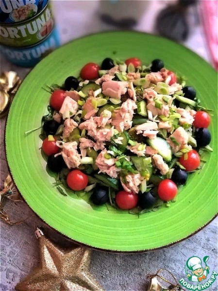 Овощной салат с консервированным тунцом Овощной салат с консервированным тунцом