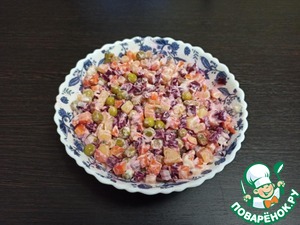 Овощной салат с сырно-чесночной заправкой