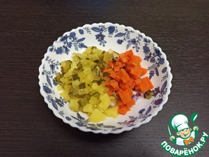 Овощной салат с сырно-чесночной заправкой