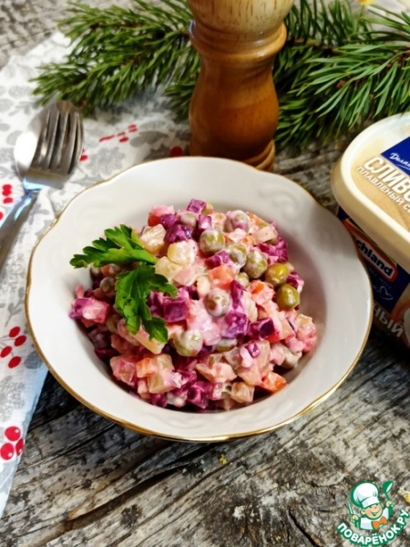 Овощной салат с сырно-чесночной заправкой