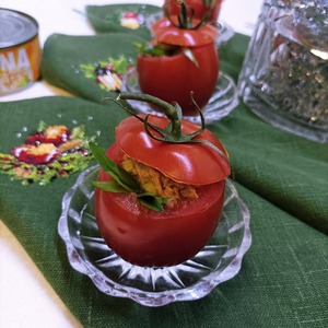 Помидоры, фаршированные тунцом Помидоры, фаршированные тунцом