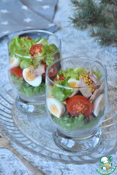 Порционный салат с тунцом