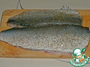 Рыба, запечённая с грибами и белым соусом