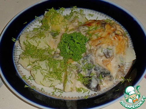 Рыба, запечённая с грибами и белым соусом