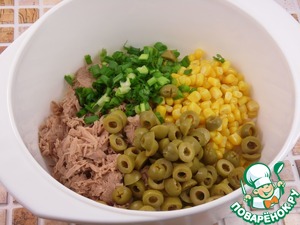 Рыбно-рисовый салат с кукурузой