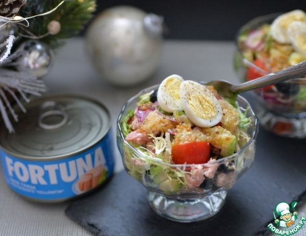 Салат из тунца с имбирной заправкой Салат из тунца с имбирной заправкой