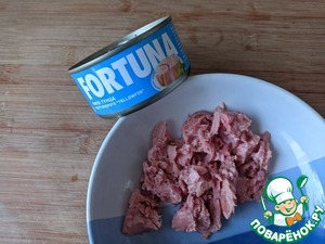 Салат из тунца с ржаными крошками