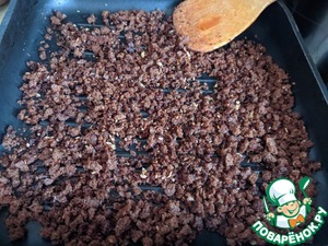 Салат из тунца с ржаными крошками