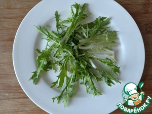 Салат из тунца с ржаными крошками