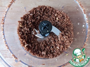 Салат из тунца с ржаными крошками