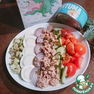 Салат порционный с тунцом