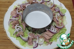 Салат "Рождественский венок" с тунцом Салат "Рождественский венок" с тунцом