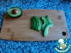 Салат с хурмой и авокадо Салат с хурмой и авокадо