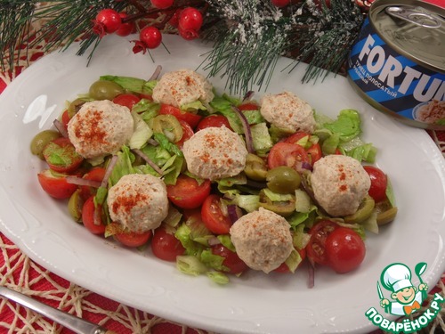 Салат с сырно-рыбными шариками
