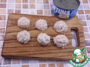 Салат с сырно-рыбными шариками