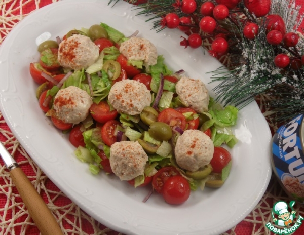 Салат с сырно-рыбными шариками