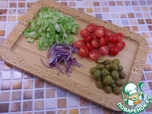 Салат с сырно-рыбными шариками