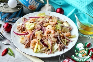 Салат с тунцом, киноа и креветками Салат с тунцом, киноа и креветками
