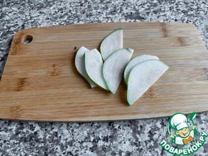 Салат с запечённой тыквой, грушей и авокадо