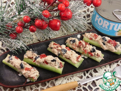 Сельдерей фаршированный тунцом Сельдерей фаршированный тунцом